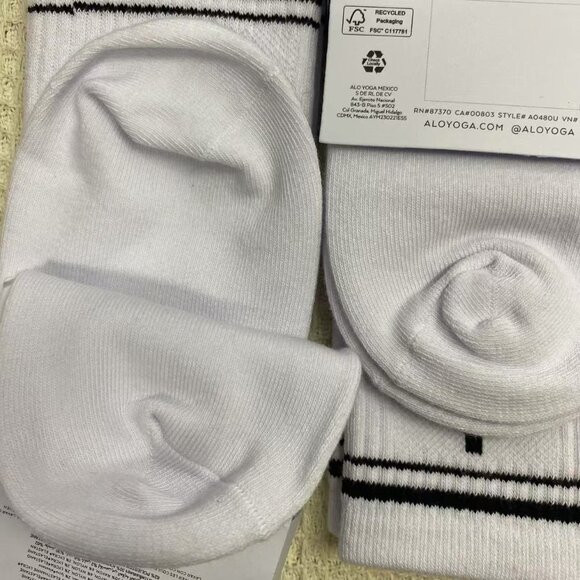 Alo Yoga Unisex Throwback Sock | Retro Stripe Socks | 2 Packs - Picture 4 of 4